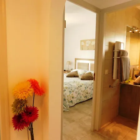 Santa Monica Apartment *